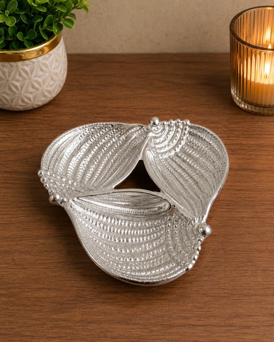 Leaf-Inspired Decorative Bowl – Gold & Silver Finish