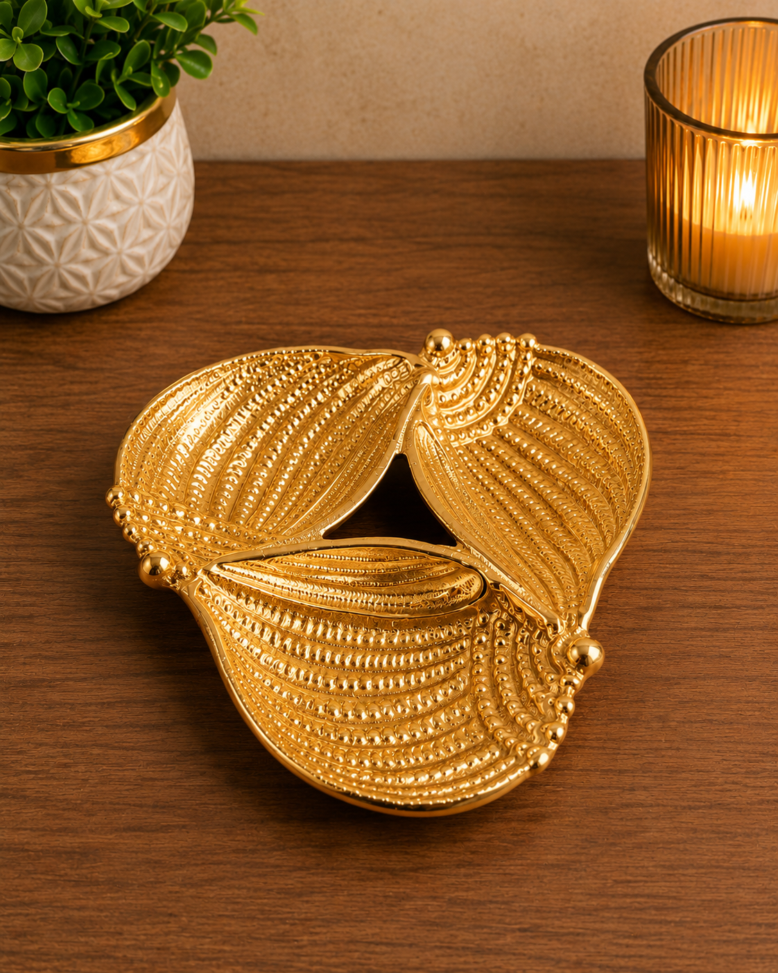 Leaf-Inspired Decorative Bowl – Gold & Silver Finish