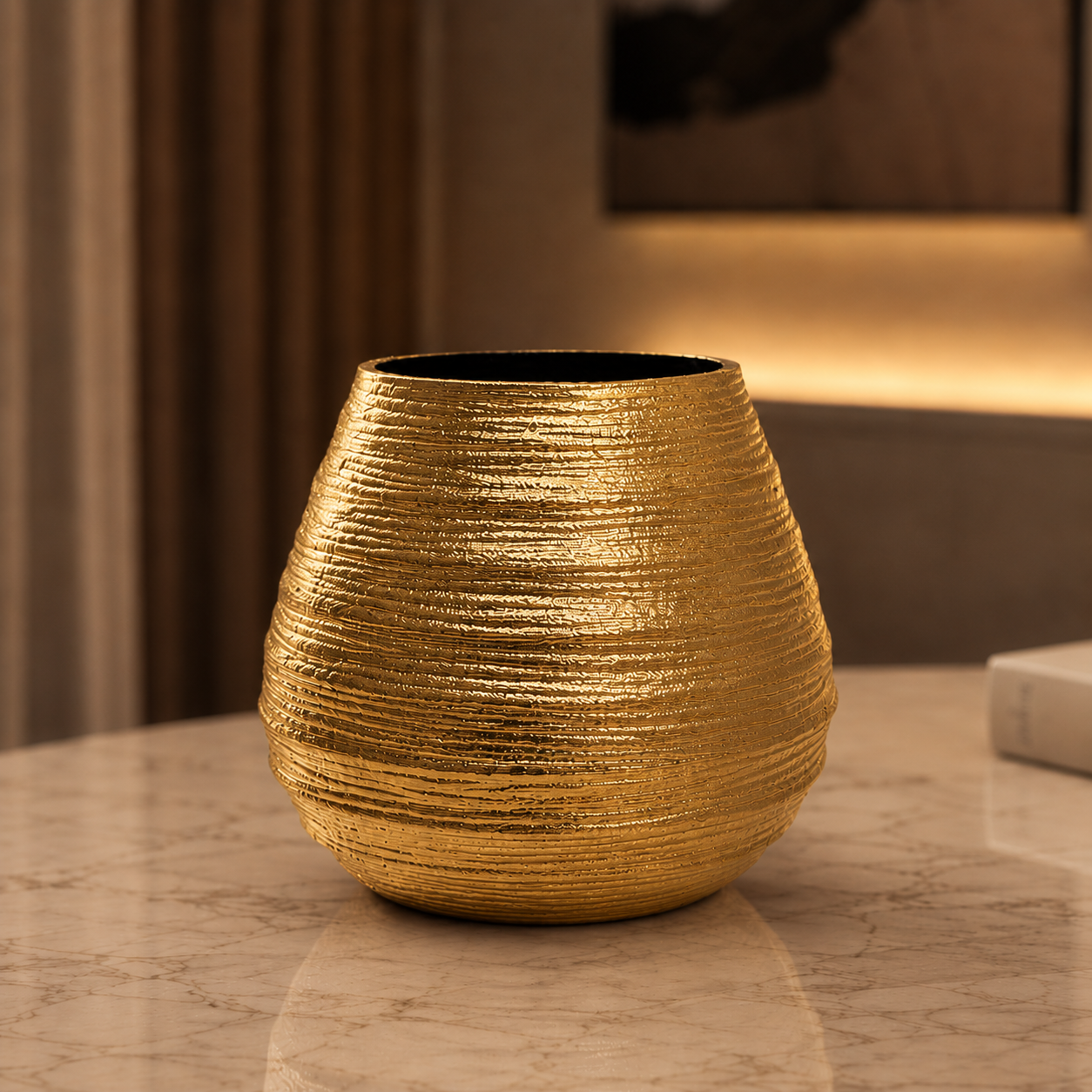 Luxe Ribbed Aluminium Vase – Gold, Silver & Black Finish
